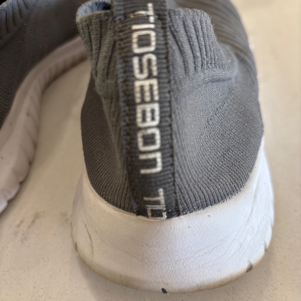 Tiosebon Gray Slip-On Sneakers